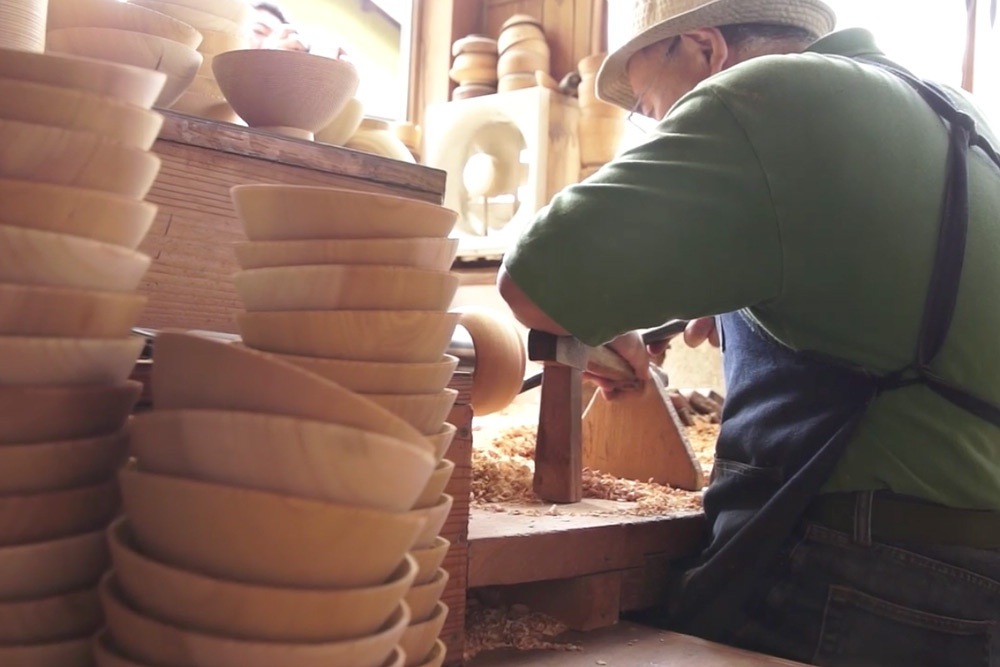 Arts & Crafts|Urushi Craftsman – Making Traditional Japanese Lacquerware