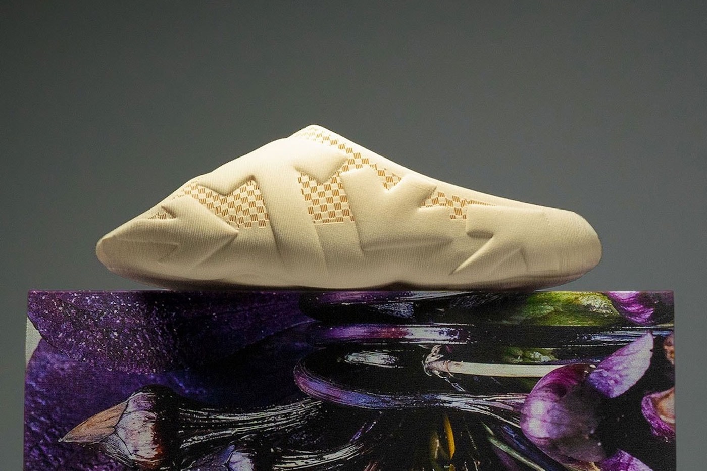 Footwear| Off-White™ & Zellerfeld Debut 3D-Printed “Arrows Teaser” Slide
